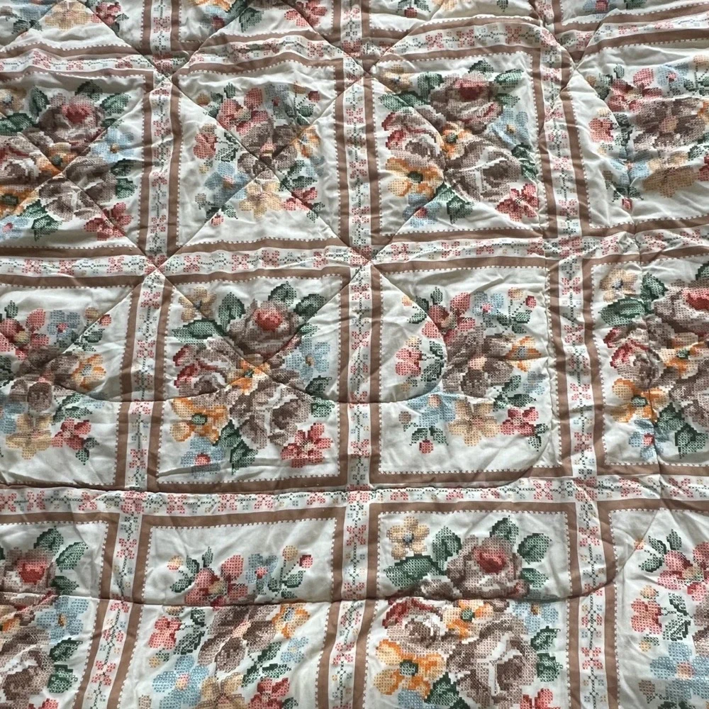Vintage Floral Cross Stitch Print Quilted Comforter Bedspread Cottagecore 128x82